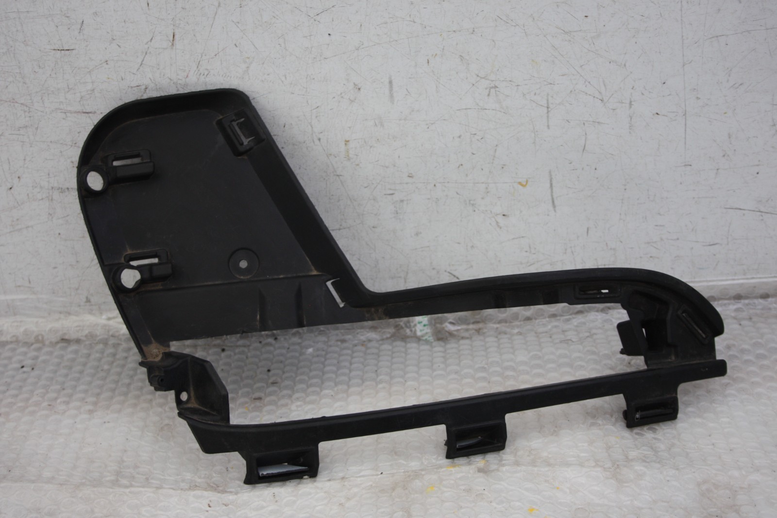 Range Rover Velar Front Bumper Left Fog light Bracket 2017 TO 2023 J8A2-15267-BA