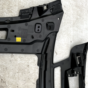Range Rover Vogue L460 Front Left Bumper Bracket 2022 ON M8E2-17C863-A Genuine - Image 8