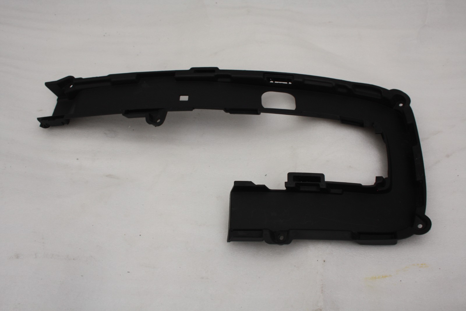 Range Rover Vogue L460 Rear Bumper Left Bracket 2022 ON M8E2-8A051-A Genuine