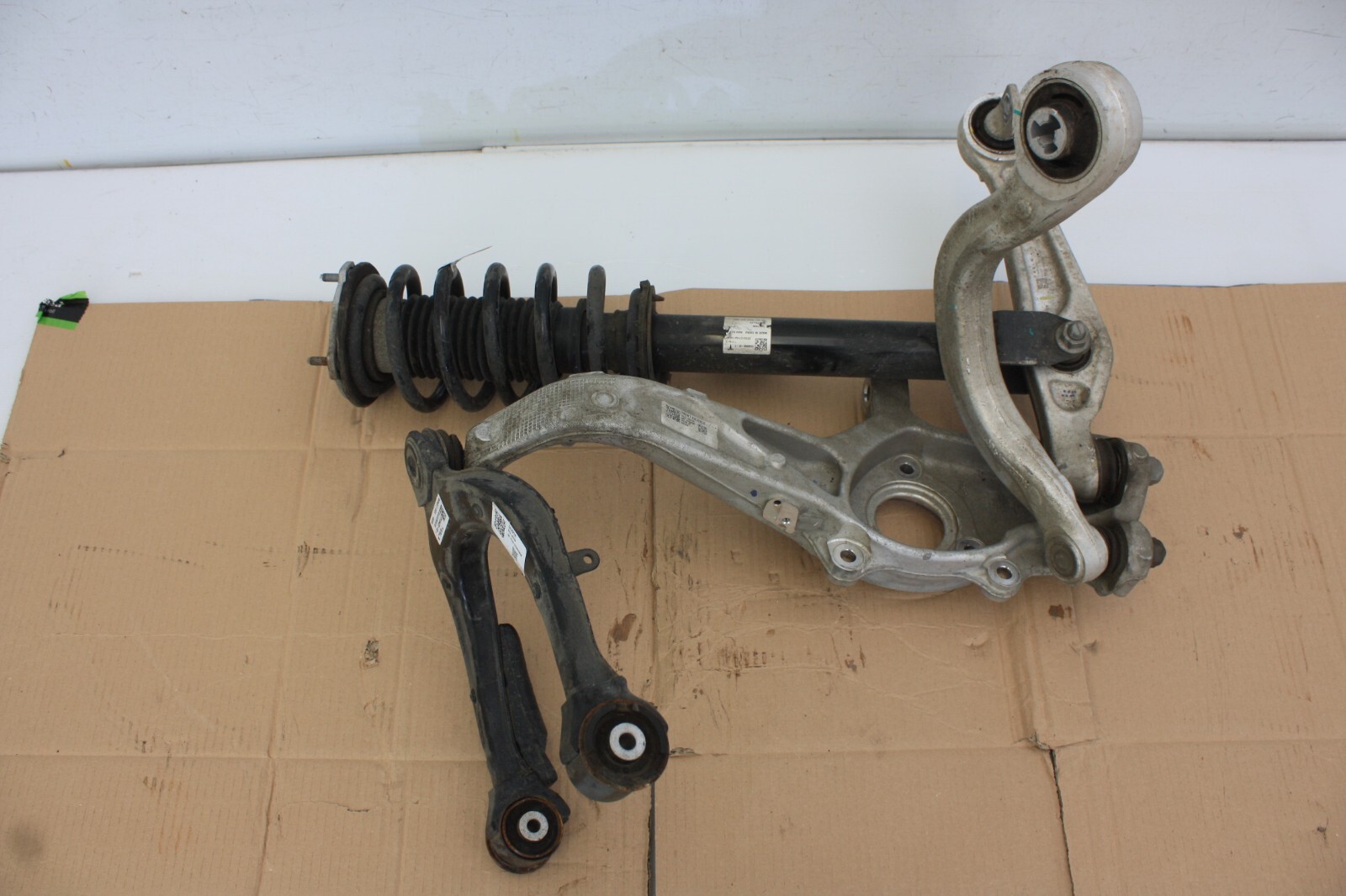 Tesla Model 3 Front Left Suspension leg 1044363-01-F