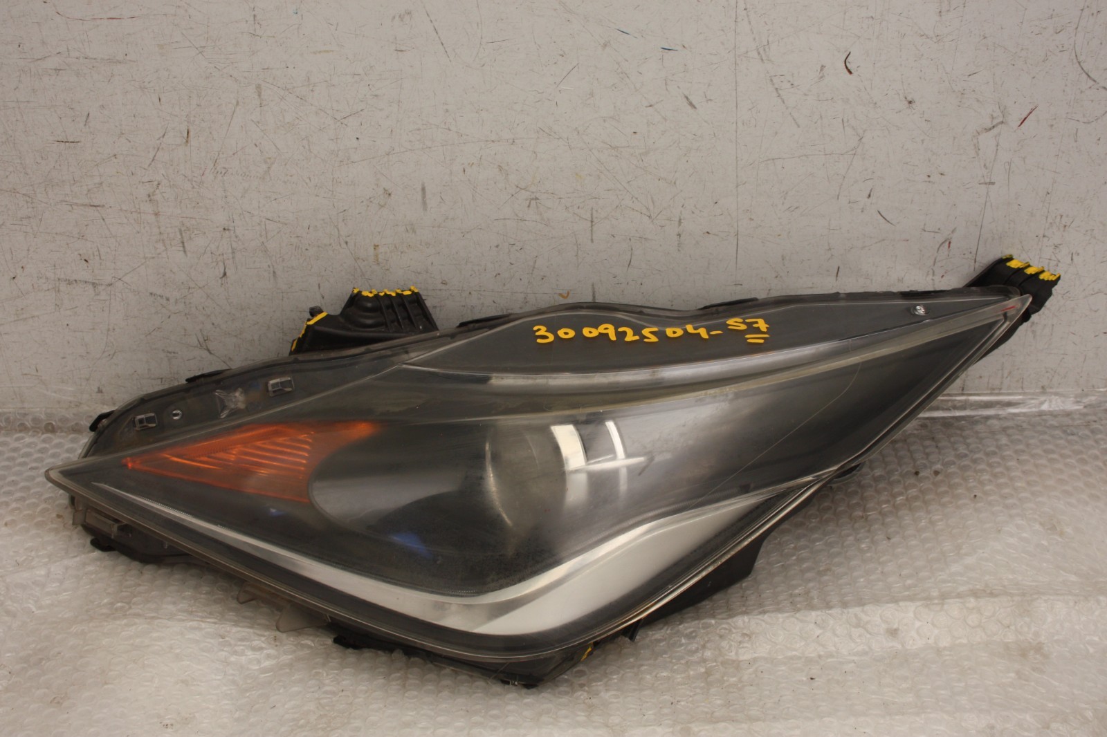 Toyota Aygo Left Side Headlight 2014 TO 2018 Genuine *DAMAGED*