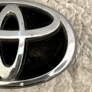 Toyota Corolla Front Bumper Emblem Badge Logo 75311-02120 Genuine - Image 5