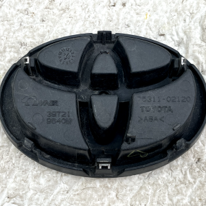 Toyota Corolla Front Bumper Emblem Badge Logo 75311-02120 Genuine - Image 6