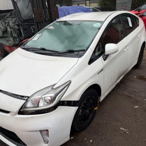 Toyota Prius 1.8L Hybrid Accident Damaged Breaking Parts - Image 3