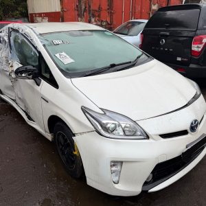 Toyota Prius 1.8L Hybrid Accident Damaged Breaking Parts - Image 5