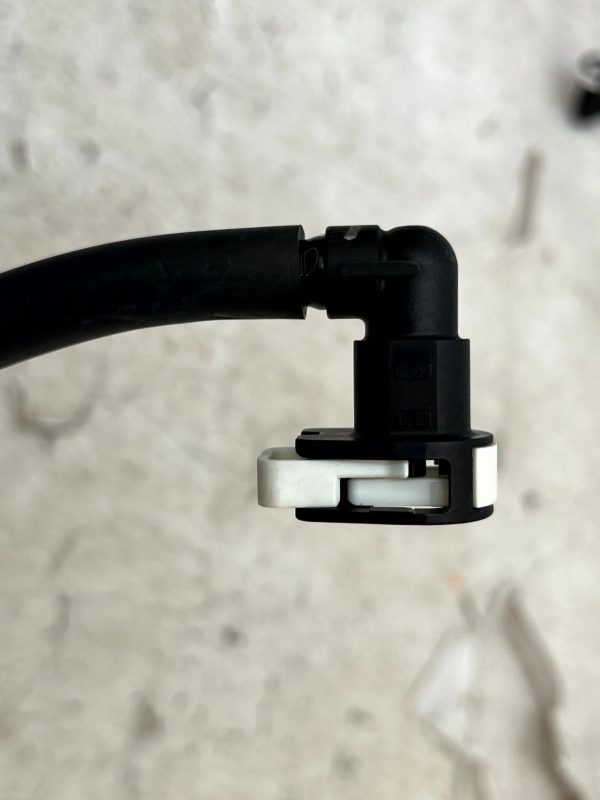Volvo V40 Fuel Line Pipe 2012 TO 2019 31372985 Genuine 178464548003 10