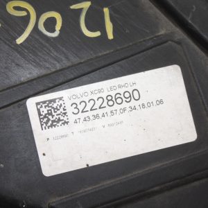 Volvo XC90 Left Side Headlight 32228690 Genuine *DAMAGED* - Image 9