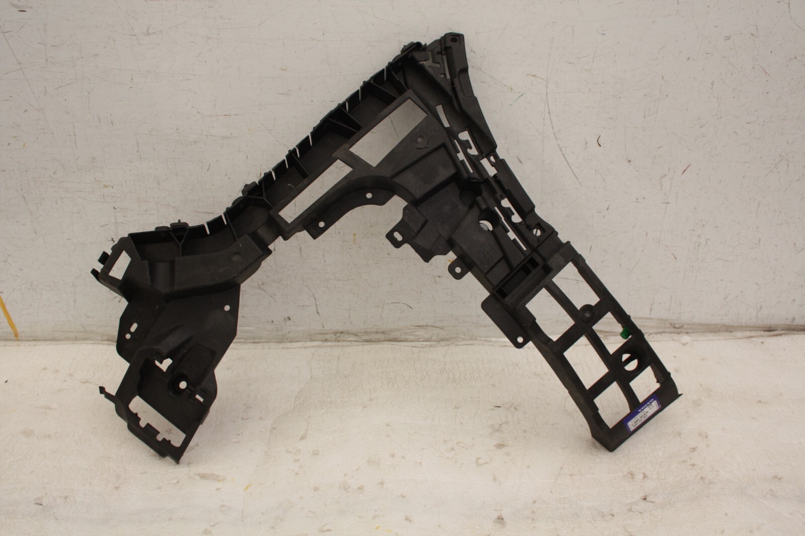Volvo XC90 Rear Bumper Right Bracket 31663176 Genuine