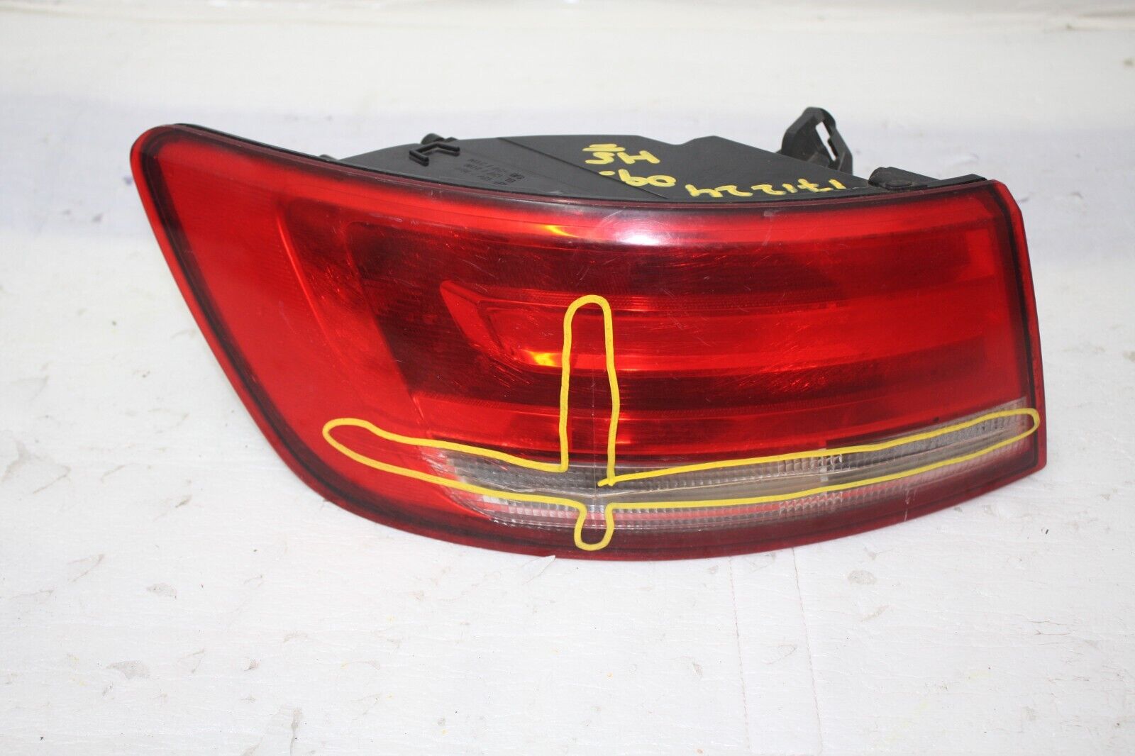 Audi A4 B9 Left Side Tail Light 8W5945069A Genuine *LENS DAMAGED*