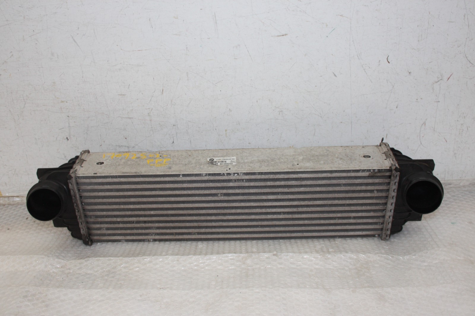 BMW 5 Series F10 F11 Engine Cooling Radiator 7805629 Genuine *DAMAGED*