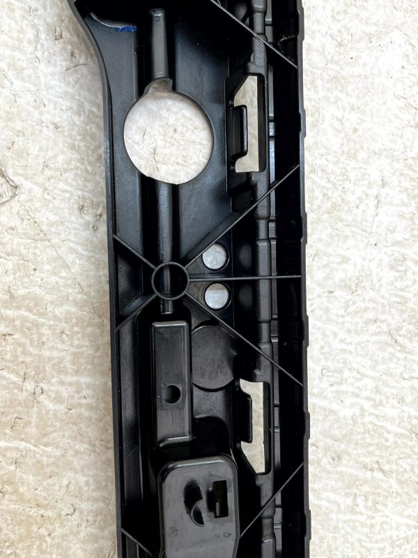 BMW 7 G11 G12 Left Center Rocker Panel Molding Bracket 16 22 51777357133 Genuine 178560614304 10