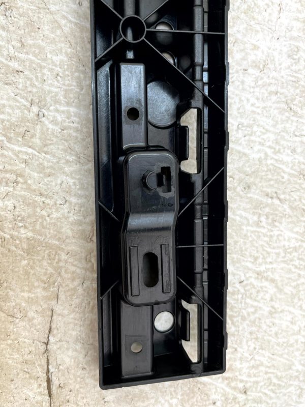 BMW 7 G11 G12 Left Center Rocker Panel Molding Bracket 16 22 51777357133 Genuine 178560614304 11