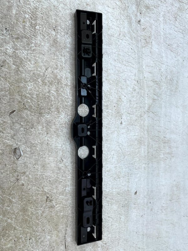 BMW 7 G11 G12 Left Center Rocker Panel Molding Bracket 16 22 51777357133 Genuine 178560614304 6