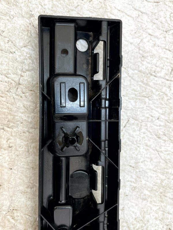 BMW 7 G11 G12 Left Center Rocker Panel Molding Bracket 16 22 51777357133 Genuine 178560614304 7
