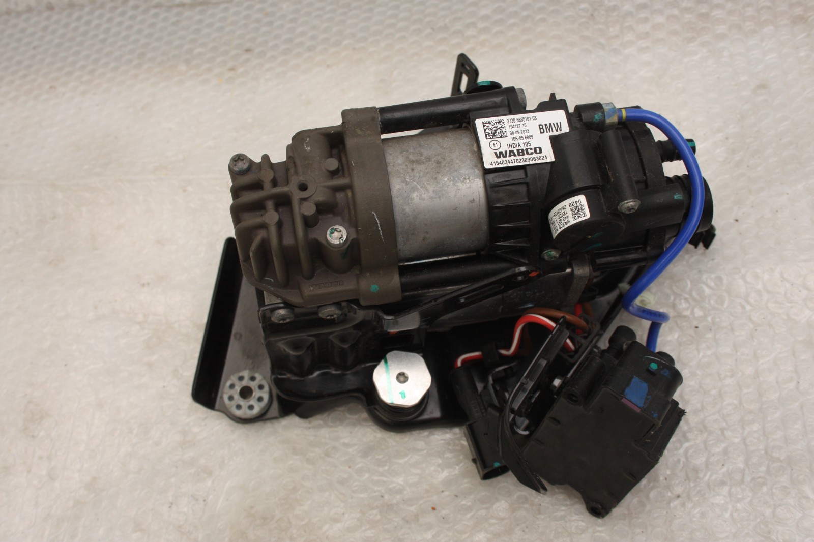 BMW 7 Series G11 G12 G70 740i Air Compressor Suspension 23-25 6895101-03 Genuine