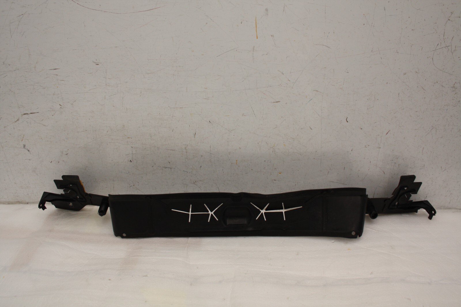 BMW X7 G05 G06 G07 Front Lower Radiator Air Duct 2019-2023 51747421678 Genuine