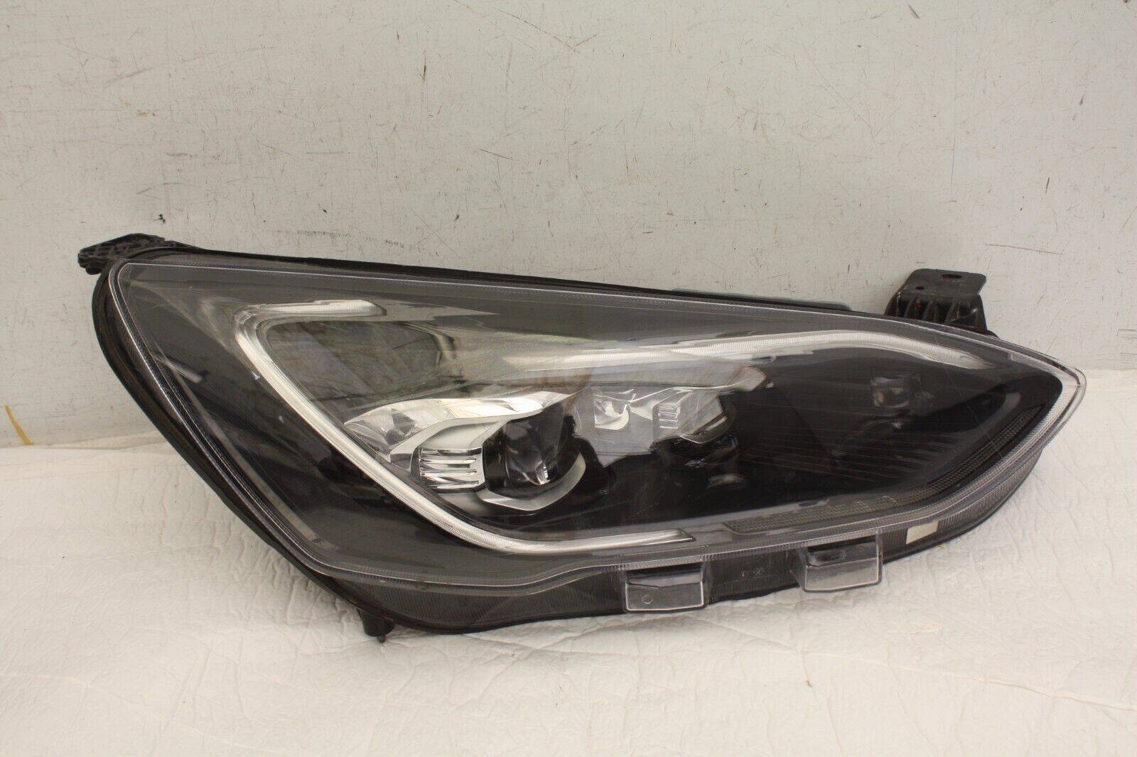 Ford Focus ST Right Side Headlight JX7B 13E016 BG Genuine 176592715294