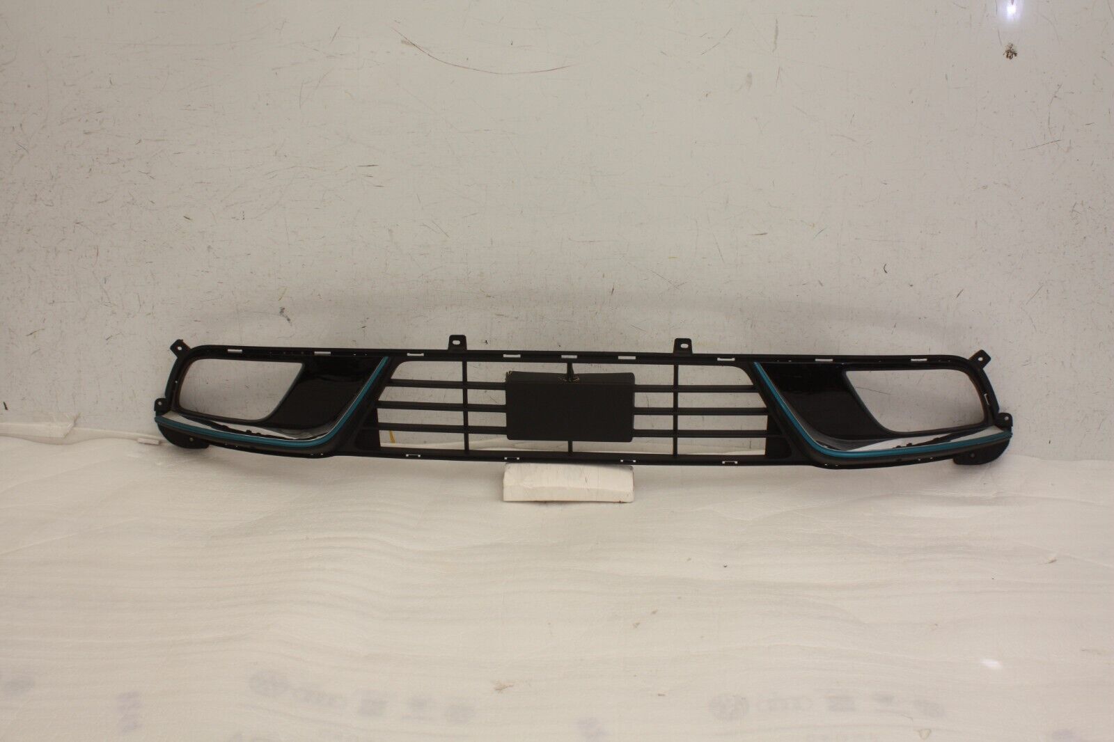 Kia Niro Front Bumper Lower Grill 2016 TO 2019 86561-G5100 Genuine *DAMAGED*