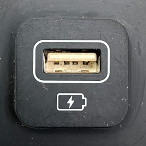 Kia Sorento USB Charging Input Port 2020 TO 2024 96125-P2510 Genuine - Image 3