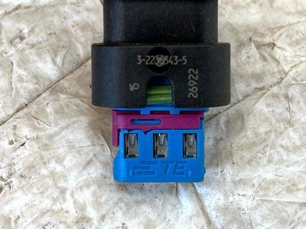Land Rover Defender Discovery Parking Sensor Plug Connector 3 2236343 5 Genuine 178462035044 8