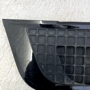 Land Rover Defender Front Bumper Right Grille 2020 ON L8B2-280B10-ED Genuine - Image 3