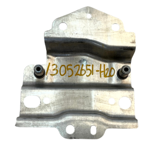 Land Rover Defender L663 Right Side Panel Support Bracket L8B2-101N00-AD Genuine - Image 1