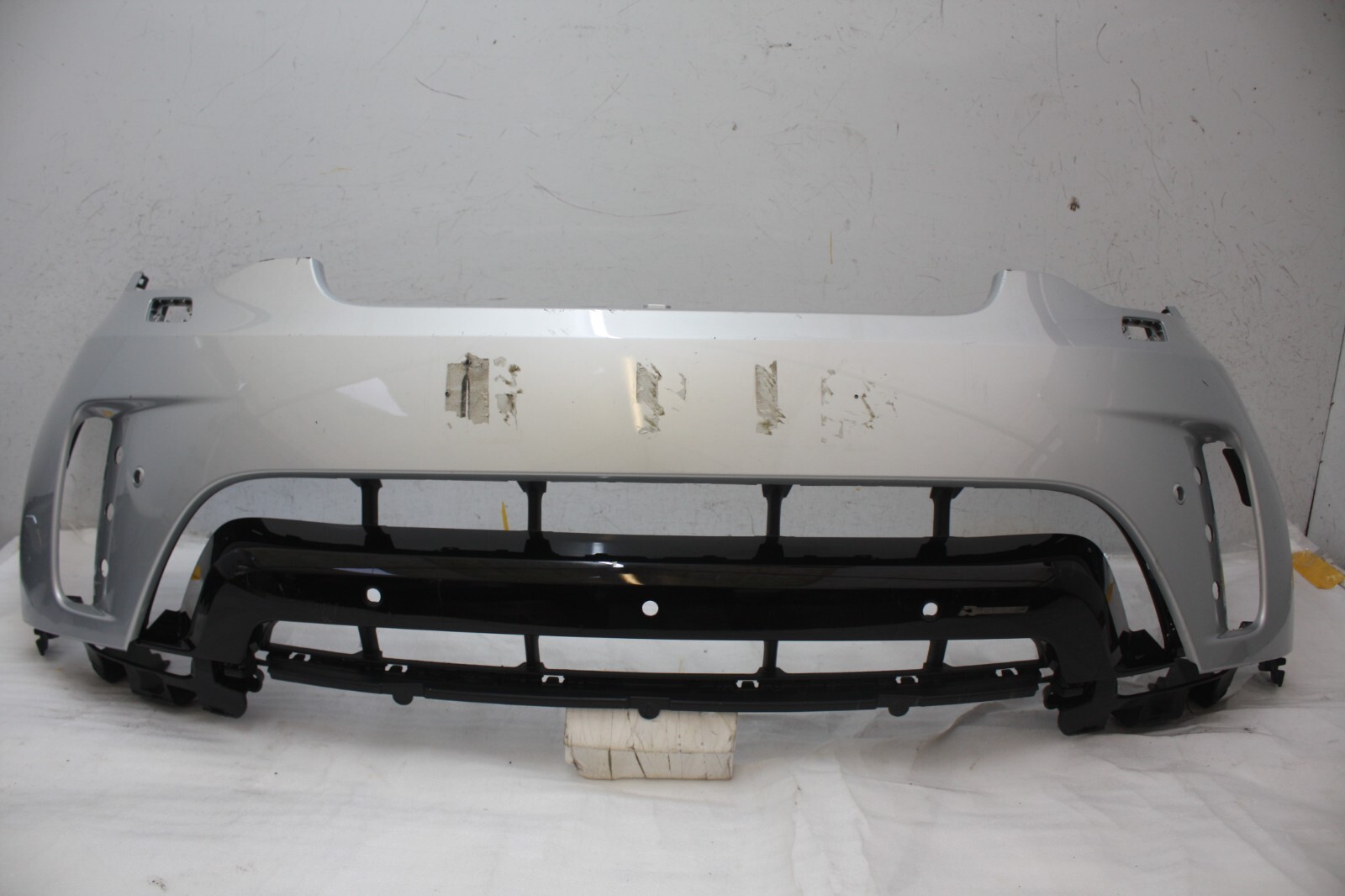 Land Rover Discovery Dynamic Front Bumper 2017 ON MY42-17F003-AAW Genuine