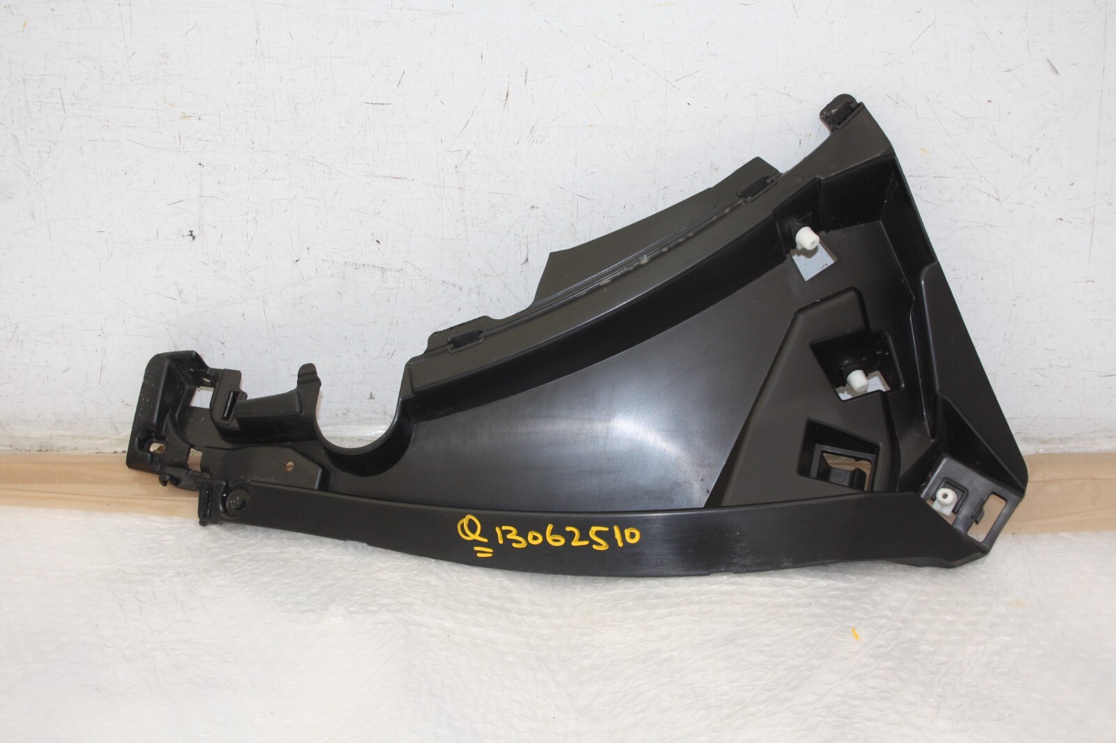 Land Rover Discovery Front Bumper Right Bracket 2017 ON MY42-16F072-AA Genuine