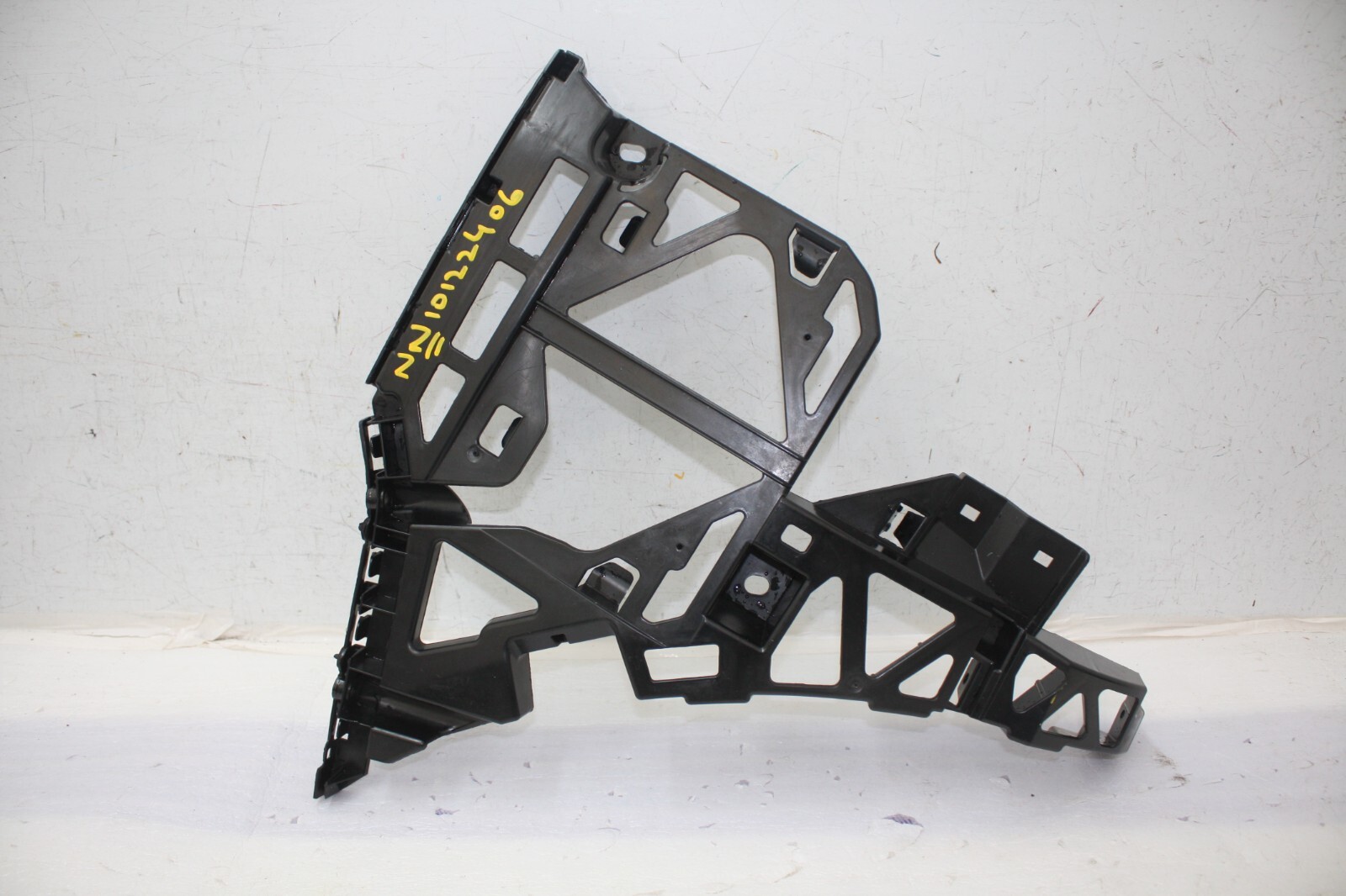 Mercedes GLE W166 Rear Bumper Left Bracket 2015 TO 2019 A1668851721 Genuine