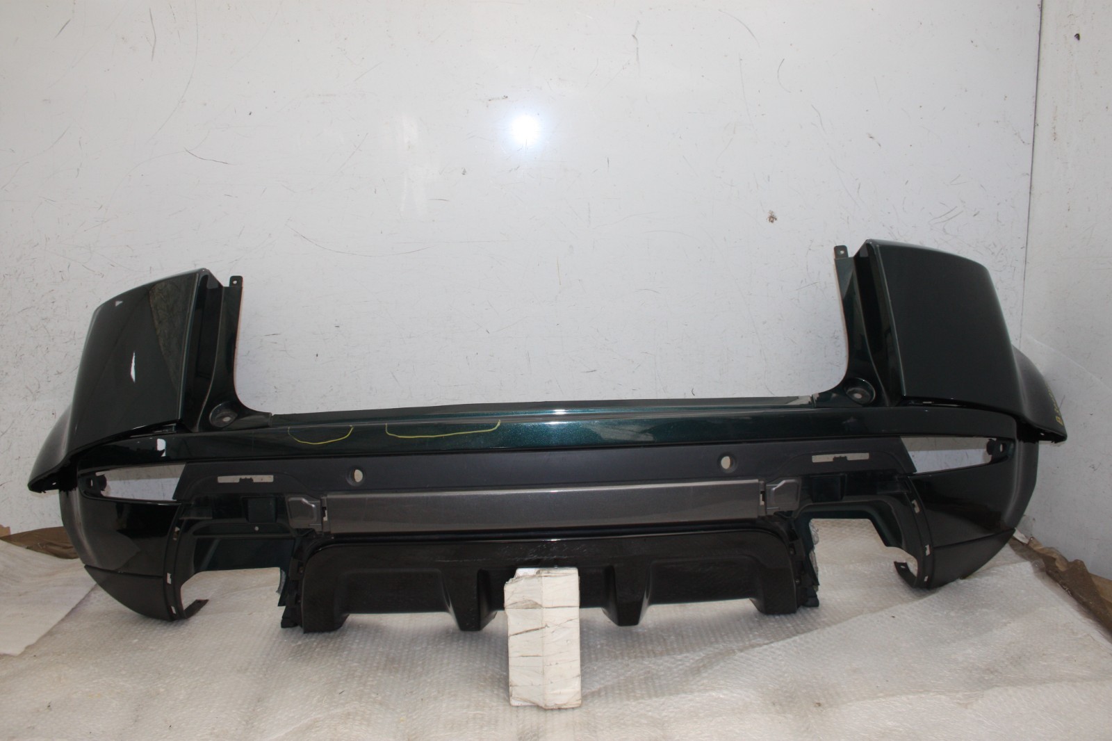 Range Rover Evoque Dynamic Rear Bumper 2015 TO 2019 EJ3M-17D781-A *DAMAGED*
