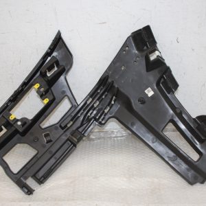 Range Rover Vogue L460 Front Right Bracket 2022 ON *ONE CLIP DAMAGED* - Image 11