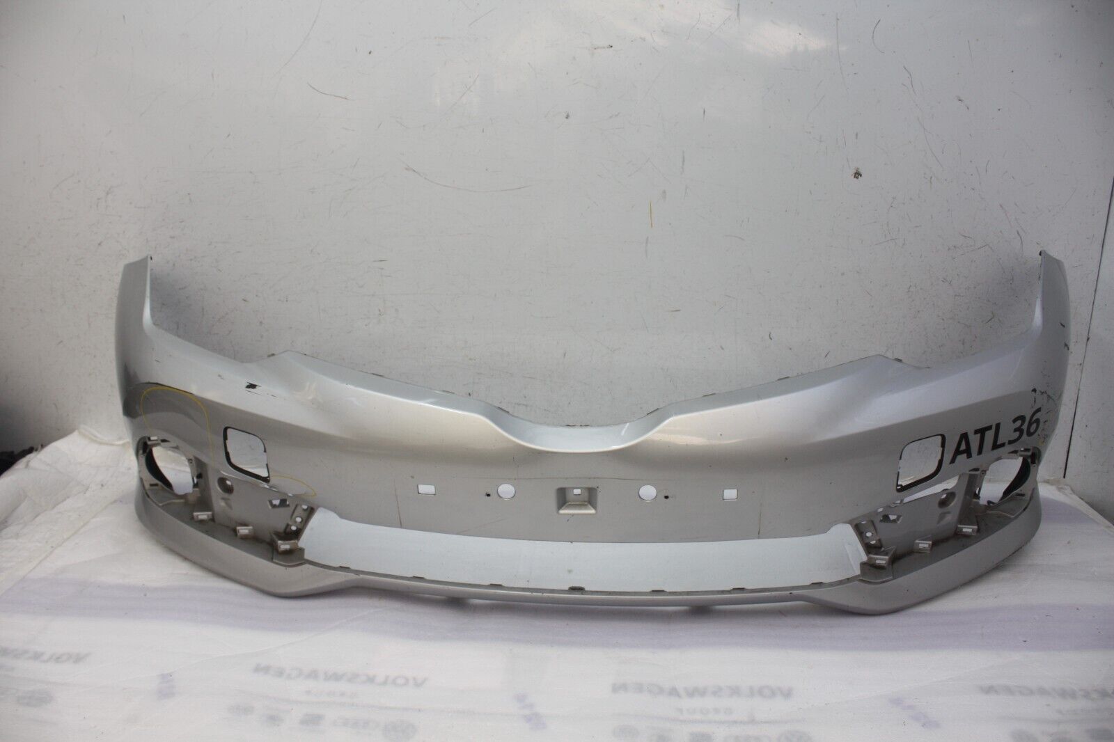 Toyota Auris Front Bumper 2015 TO 2019 52119-02K40 Genuine *DAMAGED*