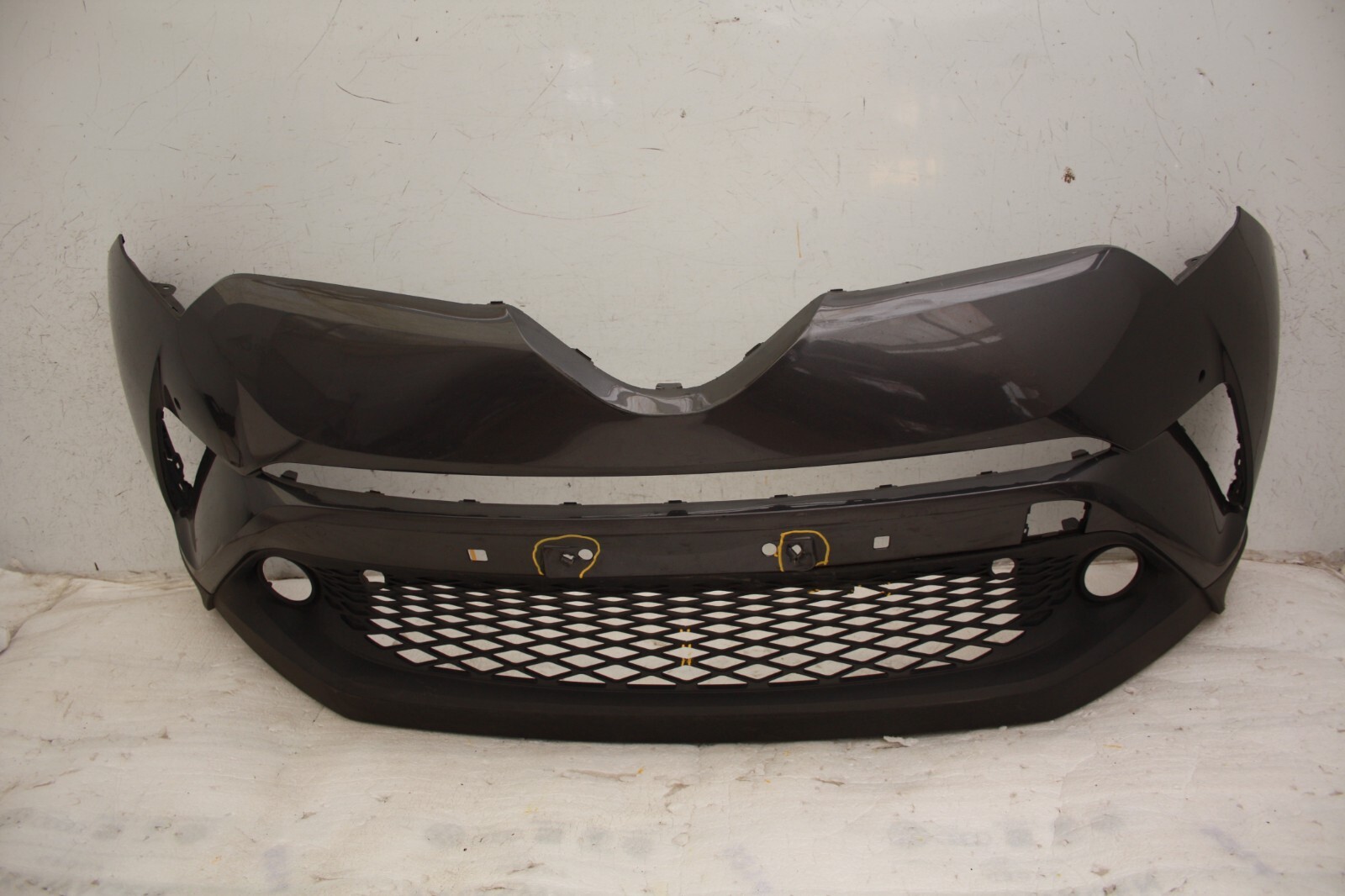 Toyota C-HR Front Lower Bumper 2016 TO 2019 52119-F4010 Genuine *DAMAGED*