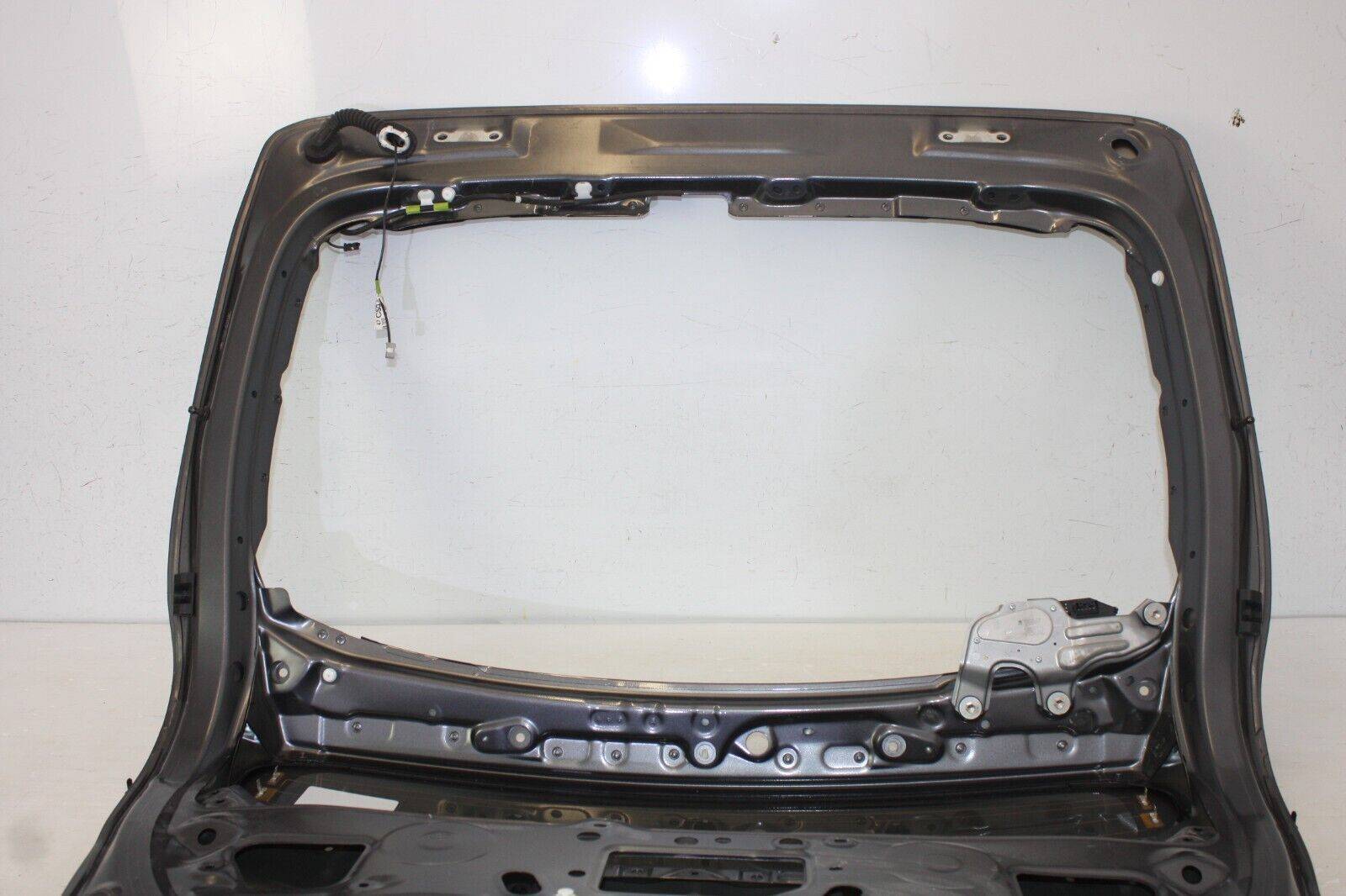 Toyota-Prius-Hybrid-Tailgate-Bootlid-Genuine-175507518274-9