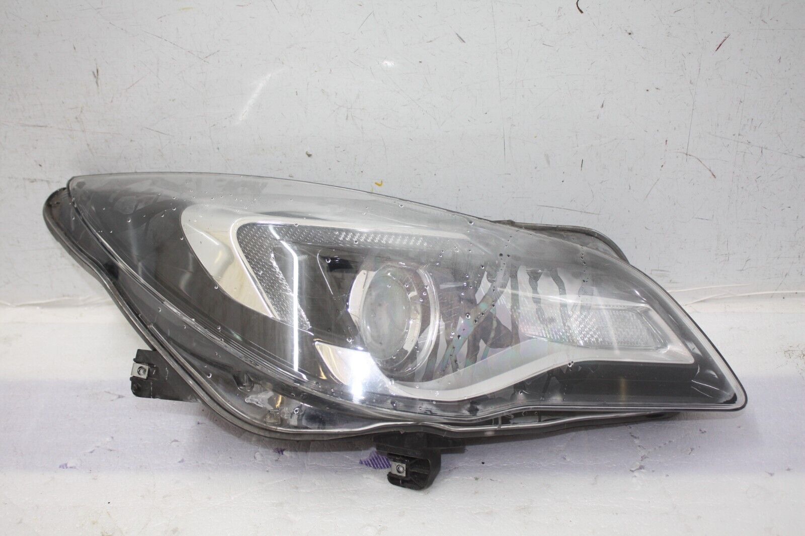 Vauxhall Insignia Right Side Headlight 2013 TO 2017 13409909 Genuine *DAMAGED*