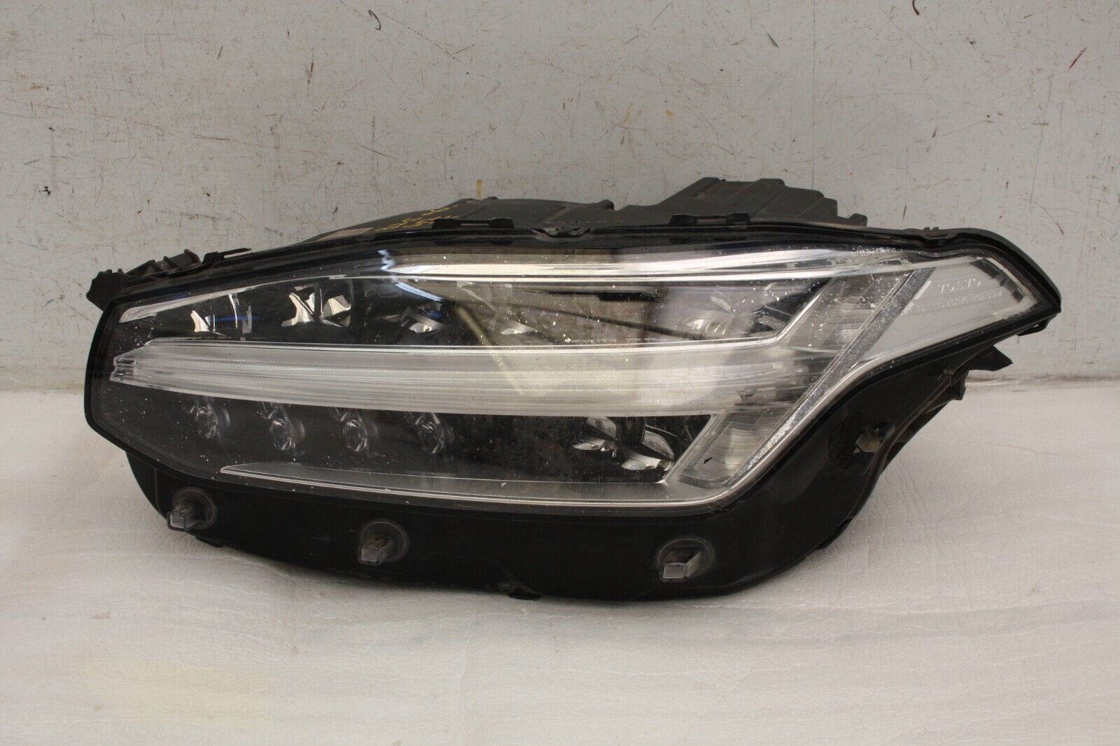 Volvo XC90 Left Side LED Headlight 2015 ON 31468665 Genuine *DAMAGED*