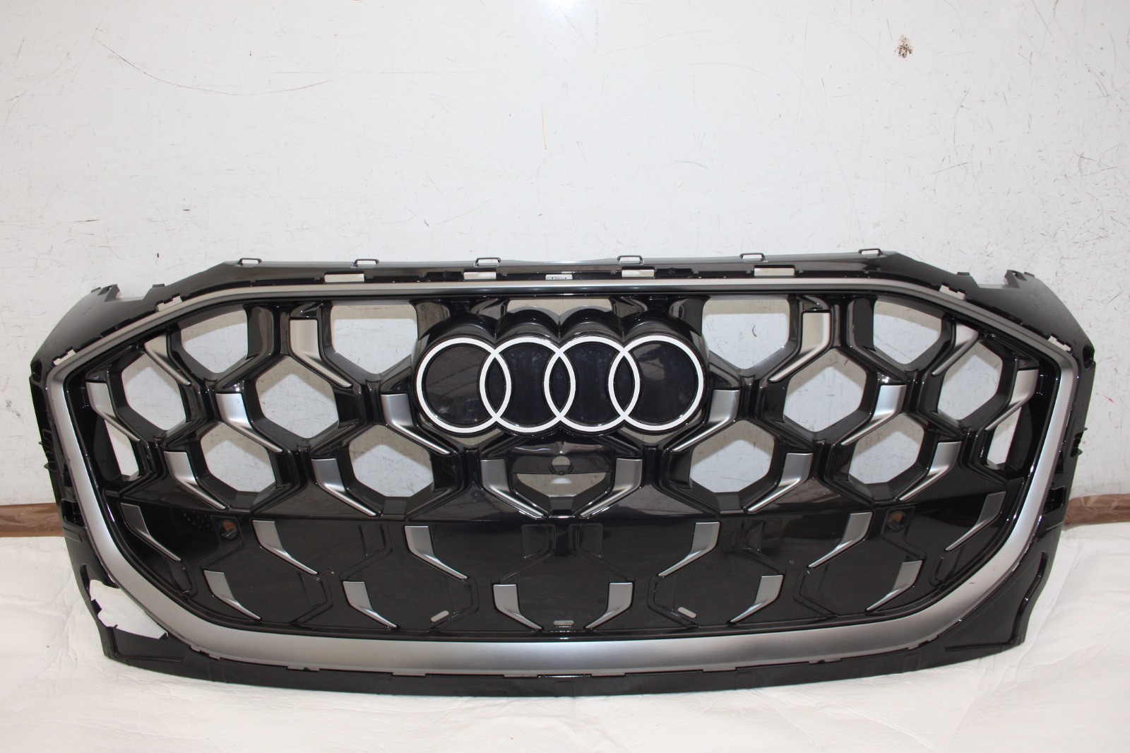 Audi Q5 S Line Front Bumper Grill 8MA853653C Genuine