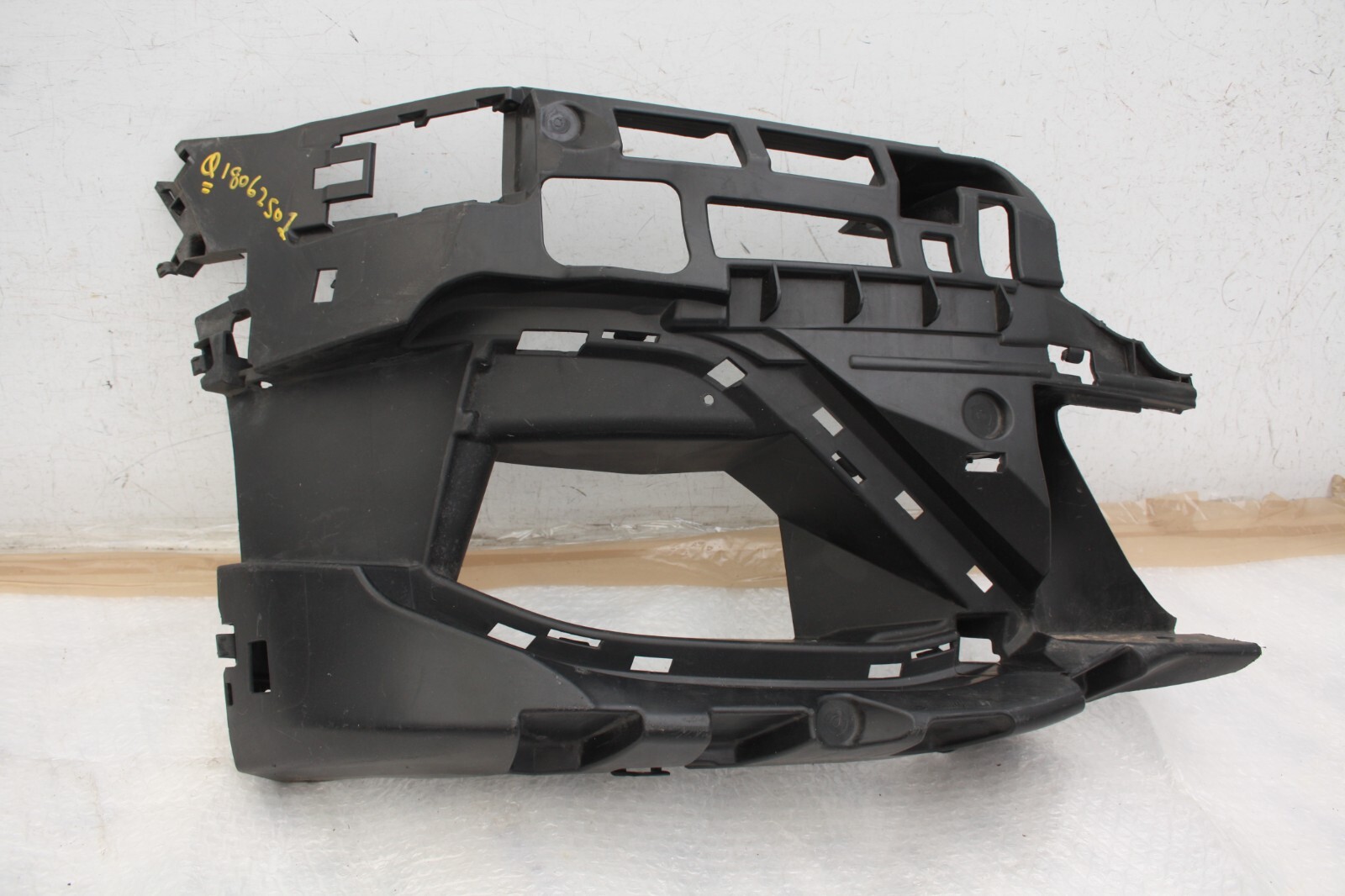 BMW 8 Series G14 G15 Front Bumper Right Bracket 2019 TO 2025 51118074788 Genuine