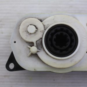 BMW X5 G05 Intake Actuator Motor 5811R1000 Genuine - Image 3
