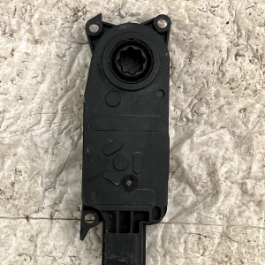 Ford Puma Mk2 Shutter Grille Actuator Motor GN15-8476-AD Genuine - Image 3