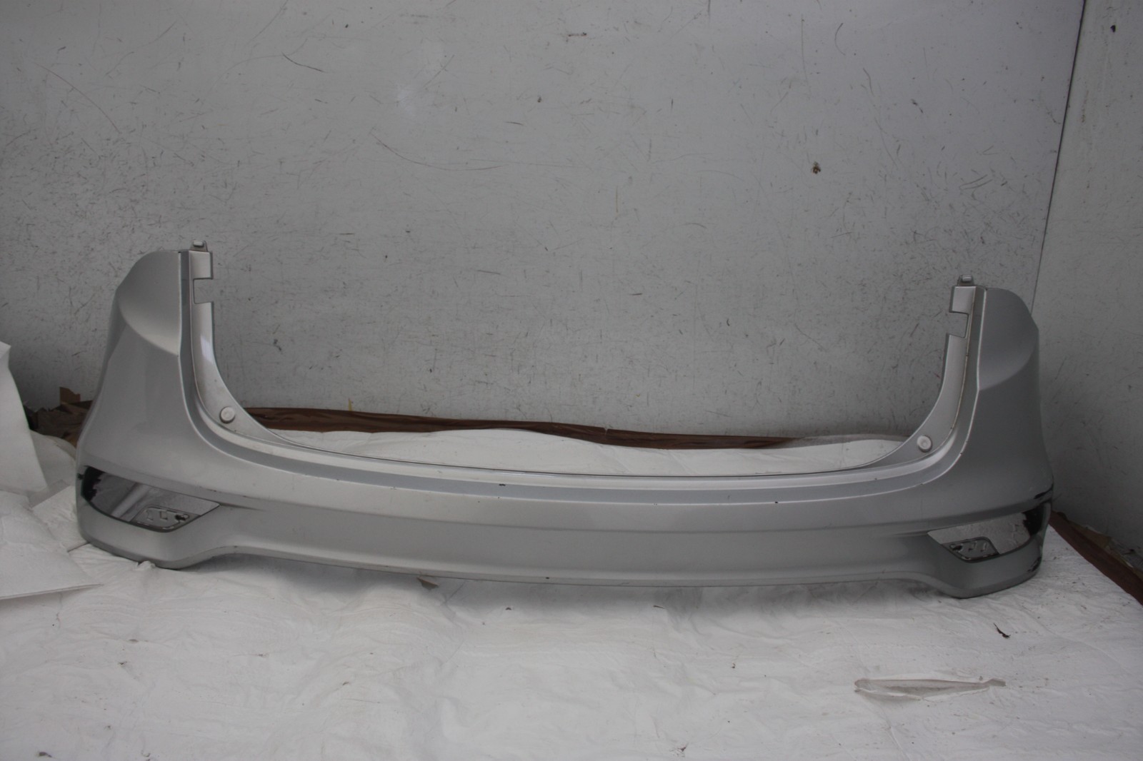 Hyundai Santa FE Rear Bumper 2015 TO 2018 86611-2W500 Genuine *DAMAGED*