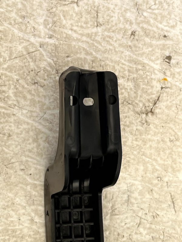 Hyundai i20 Rear Bumper Right Mount Bracket 2014 TO 2018 86681-C8000 Genuine 6 Hyundai i20 Rear Bumper Right Mount Bracket 2014 TO 2018 86681 C8000 Genuine 178313566075 7