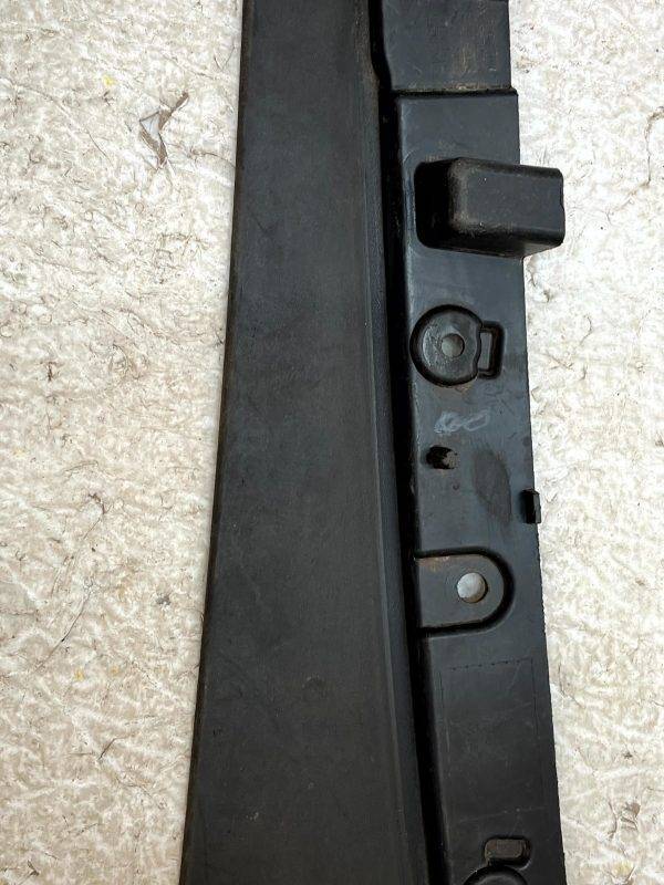 LR Range Rover Vogue L460 Front Bumper Left Mud Flap Trim M8E2 17F018 A Genuine 178316761895 6