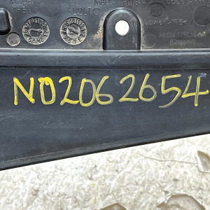 LR Range Rover Vogue L460 Front Bumper Left Mud Flap Trim M8E2-17F018-A Genuine - Image 9