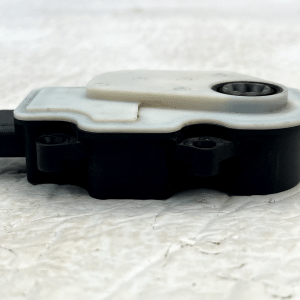 Land Rover Defender Active Air Flap Actuator Motor 2020 ON 112902701 Genuine - Image 3