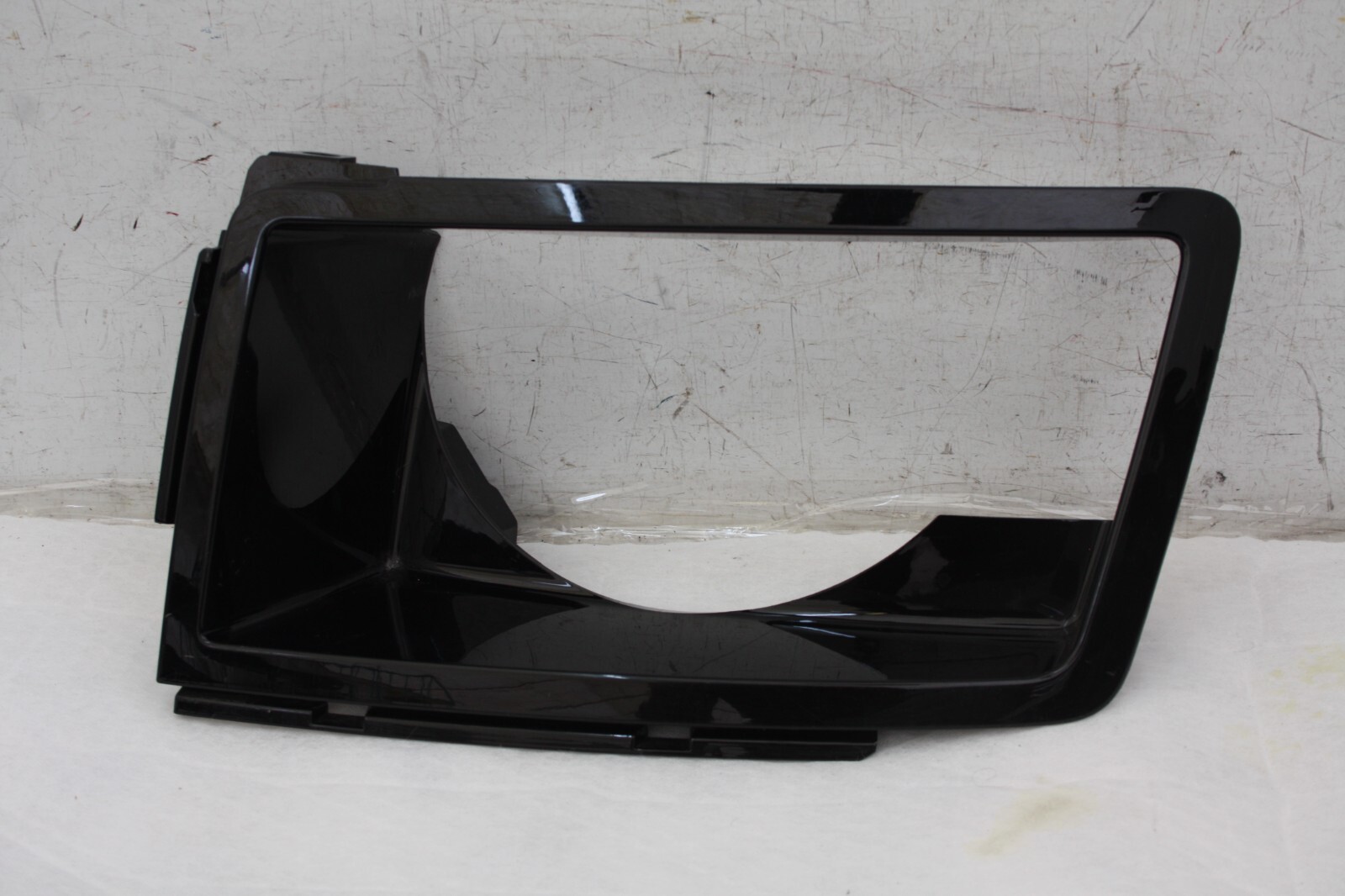 Land Rover Defender L663 Front Left Headlight Trim 20 ON L8B2-13C025-B *DAMAGED*