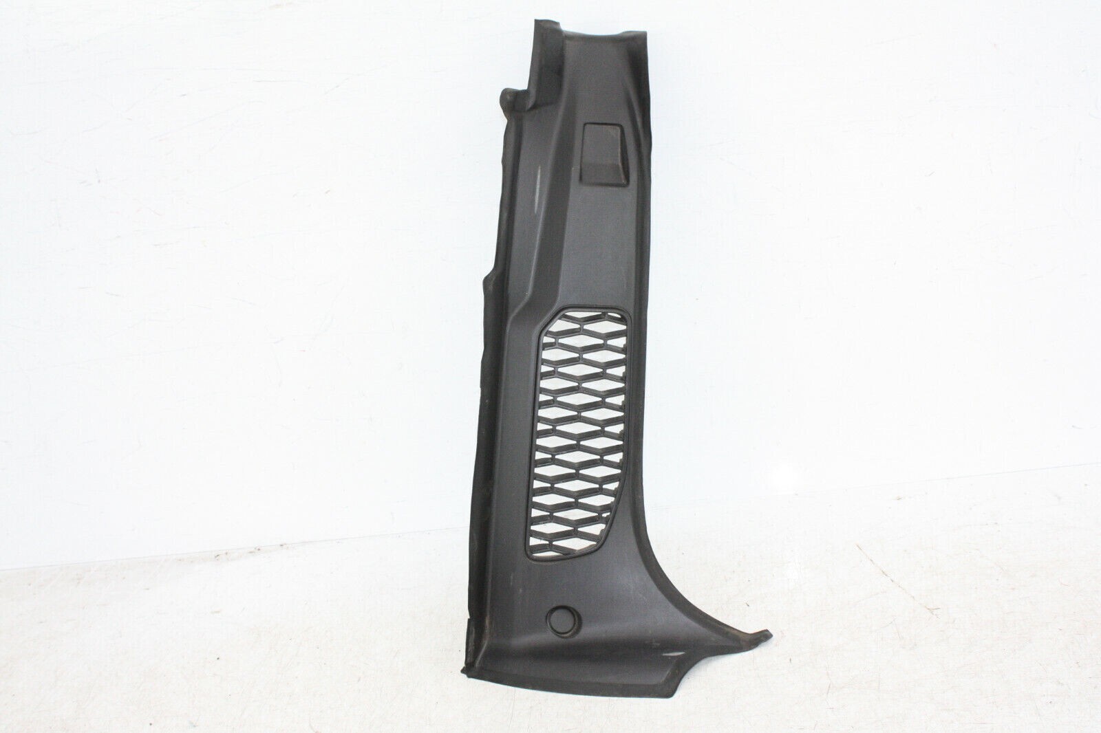 Land Rover Discovery 5 Rear Left Tailgate Trim Panel 2017 On HY32-44249-AD