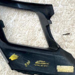 Land Rover Discovery Dynamic Rear Bumper Right Trim 17 ON HY3M-17D52-AA  Genuine - Image 8