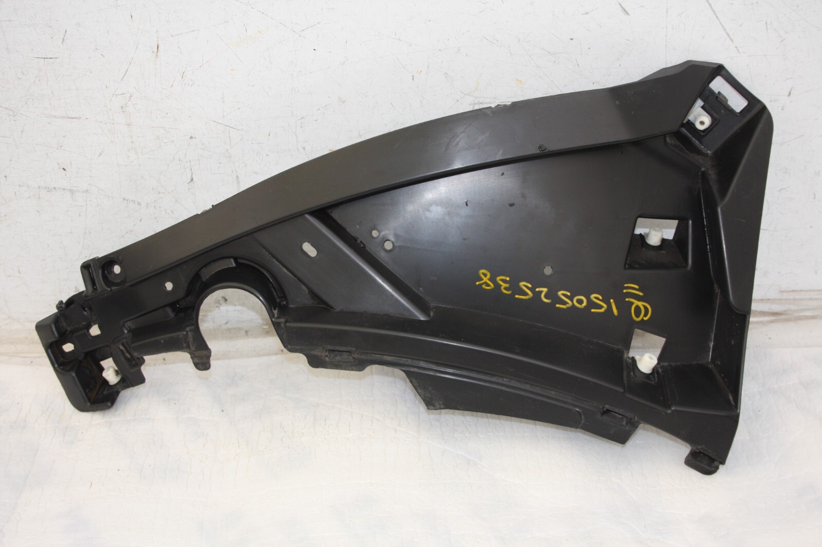 Land Rover Discovery Front Bumper Left Bracket MY42-16F073-AA Genuine