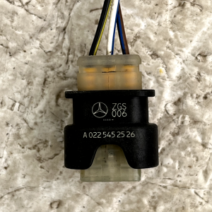 Mercedes C-Class W205 PDC Sensor Wiring Loom Plug Connector A0225452526 Genuine - Image 3